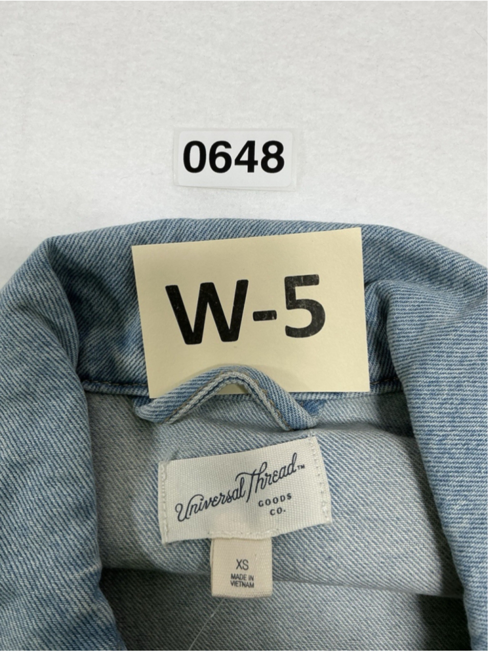 Womans NWT Universal Thread Lite Wash Blue Jean Jacket XS - Picture 3 of 7